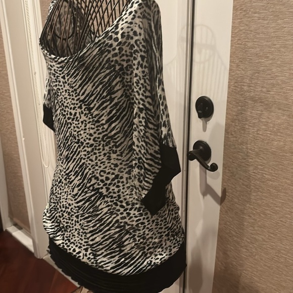 Francesca’s Collection black and white vintage y2K smocked zebra print top - Picture 4 of 7